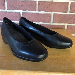 Black, NWOT Pumps